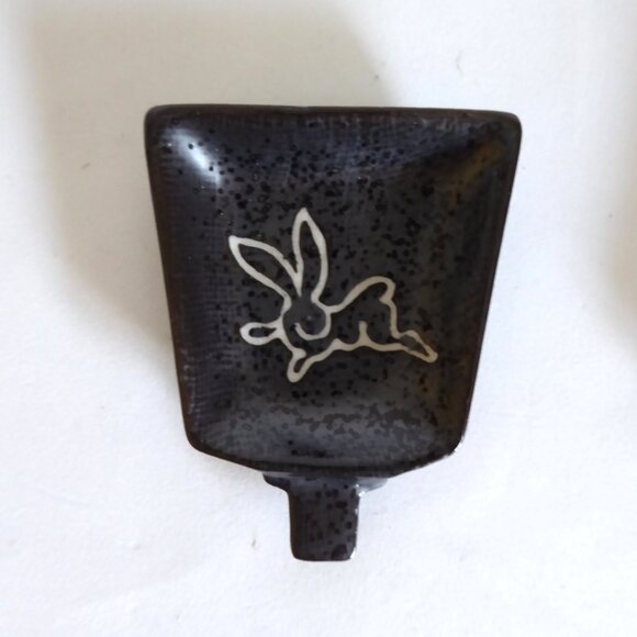 VINTAGE JAPANESE JAPAN PORCELAIN RABBIT SOY SAUCE SHOYU DISH CHOPSTICK (NEW) - Picture 2 of 10